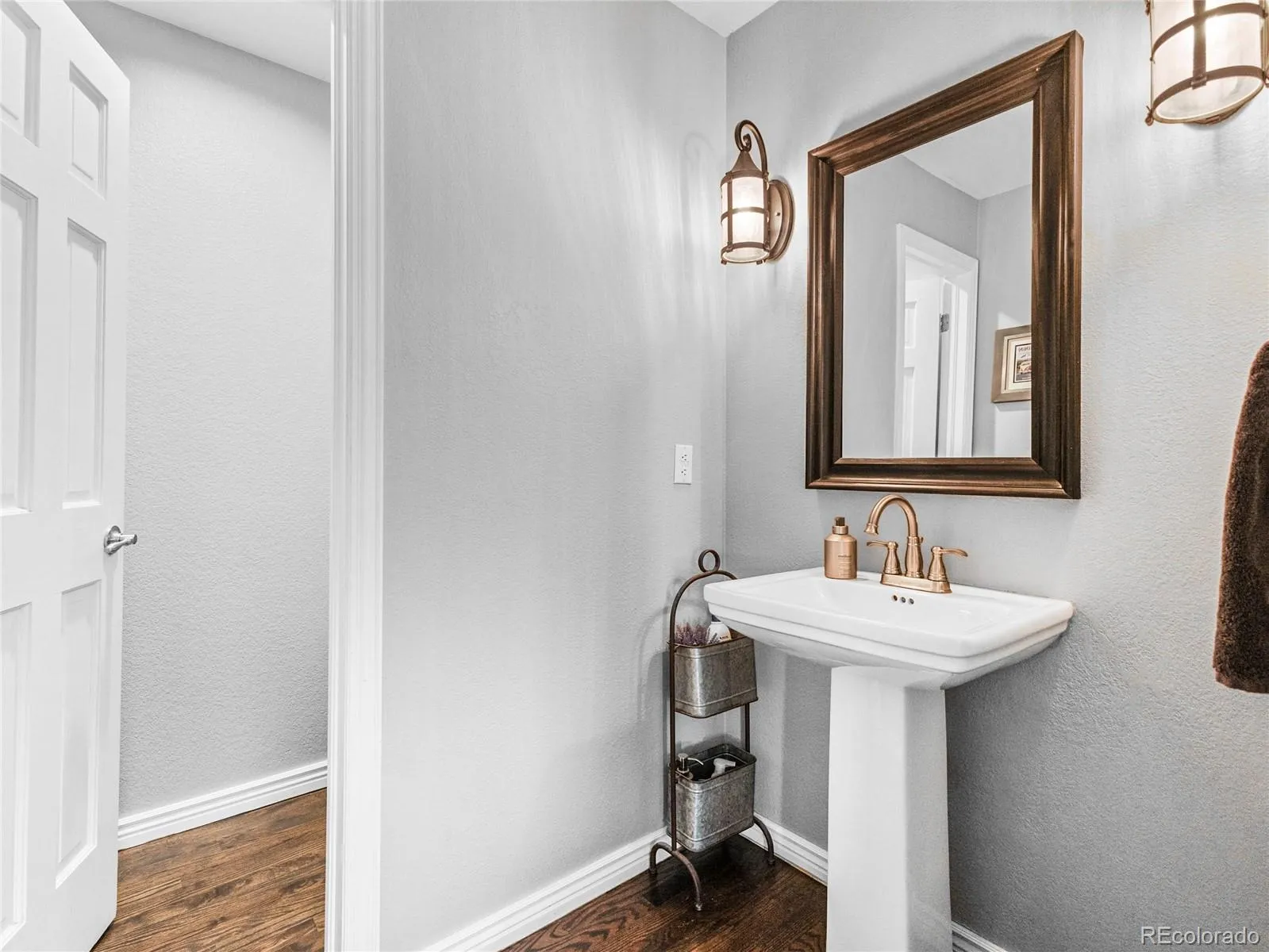 Golden, Colorado 80401, United States, 5 Bedrooms Bedrooms, ,5 BathroomsBathrooms,Residential,Active,82306