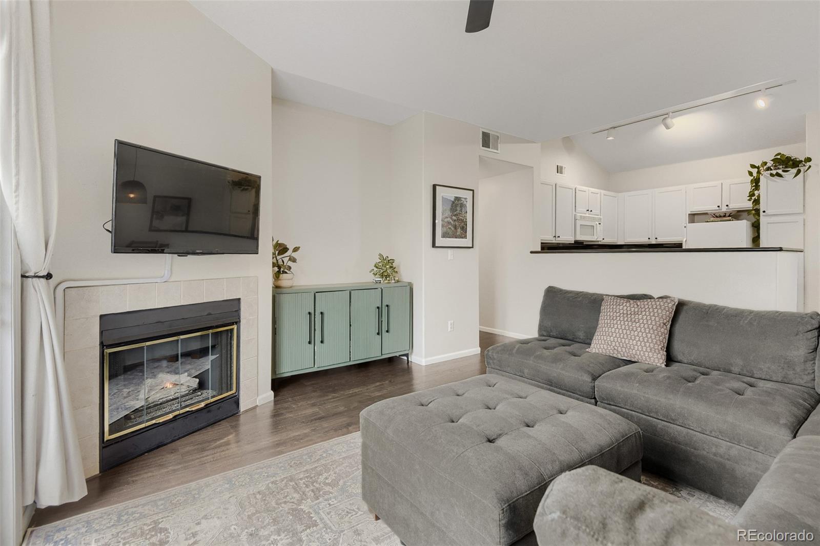 8500 E Jefferson Avenue 18B