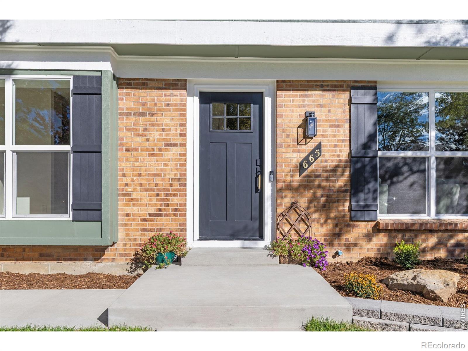 665 W Juniper Court