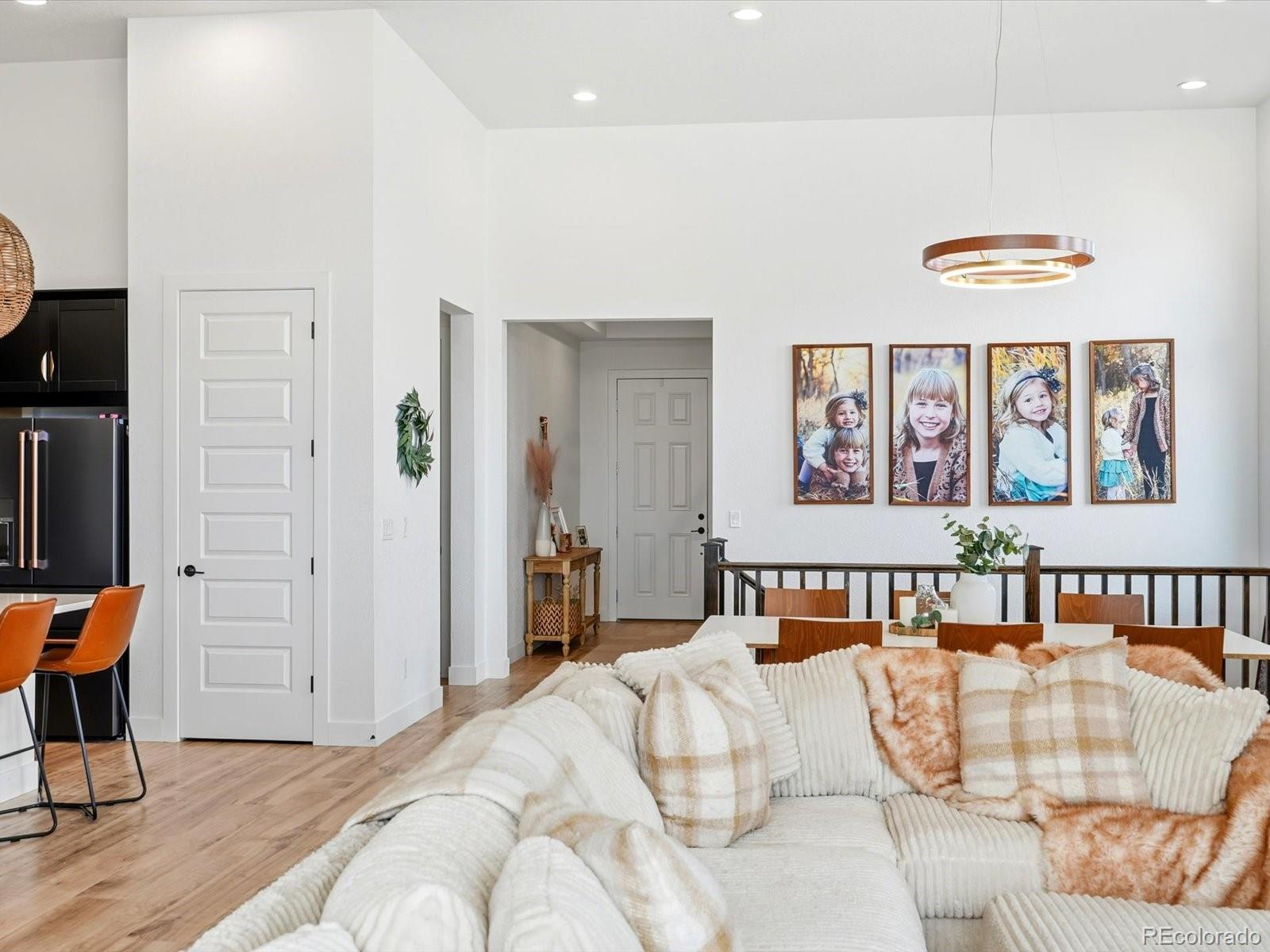 3268 Carabiner Street