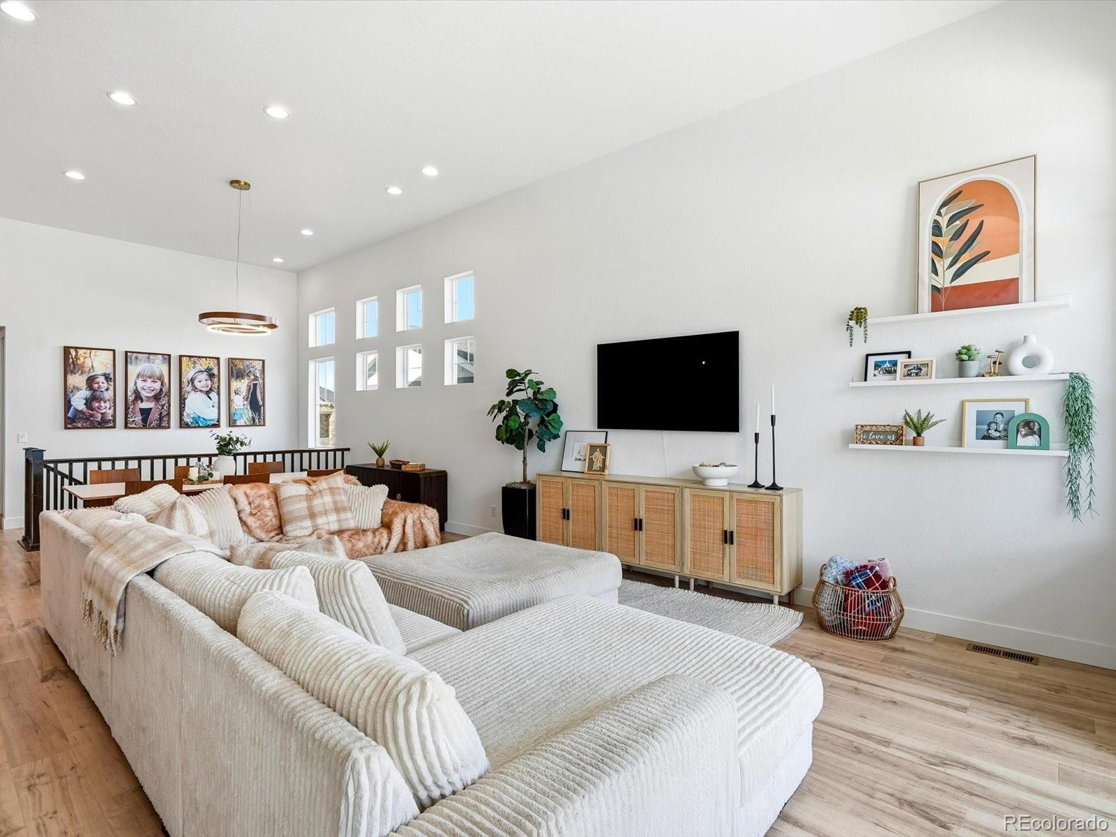 3268 Carabiner Street