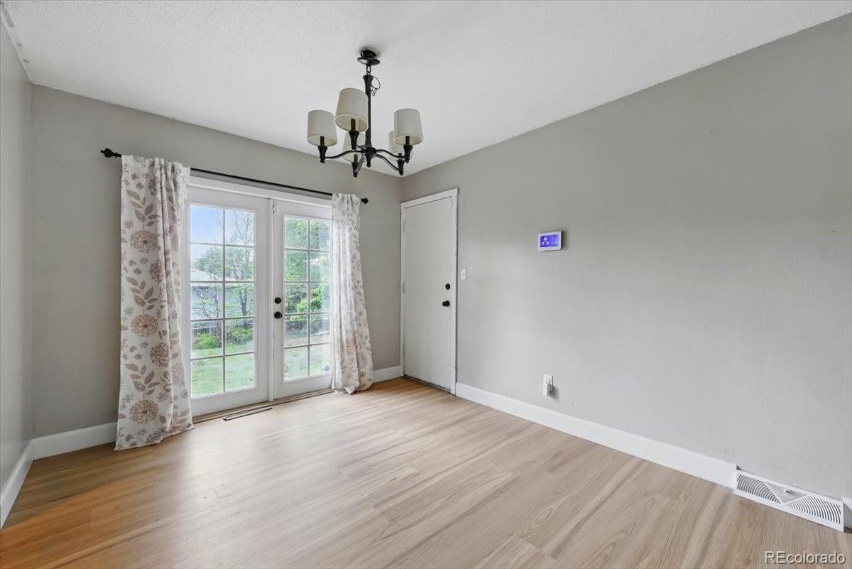 2208 E Greenwich Circle