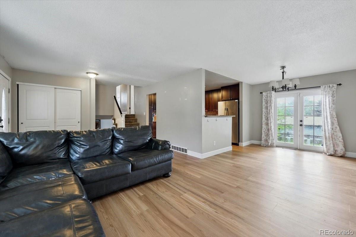 2208 E Greenwich Circle
