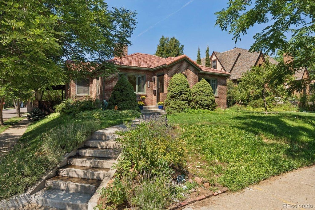 Photo of 1905 Jasmine Street, Denver, CO 80220 (MLS # 1548814)