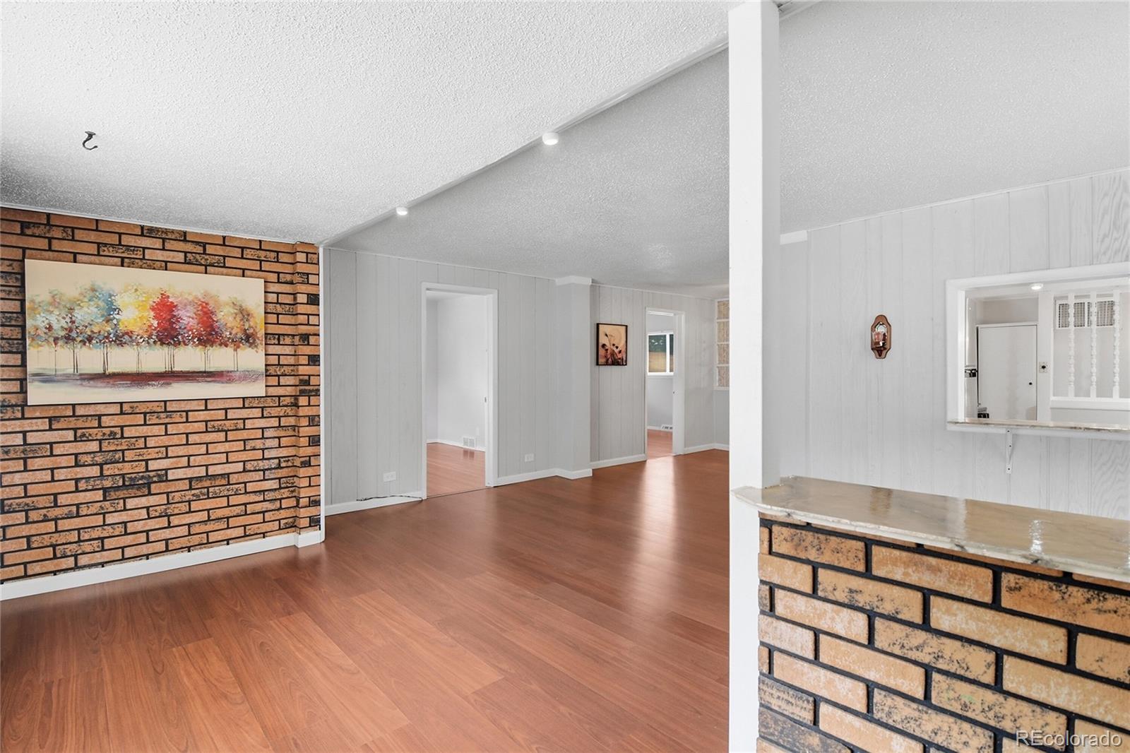 3229 W Exposition Avenue