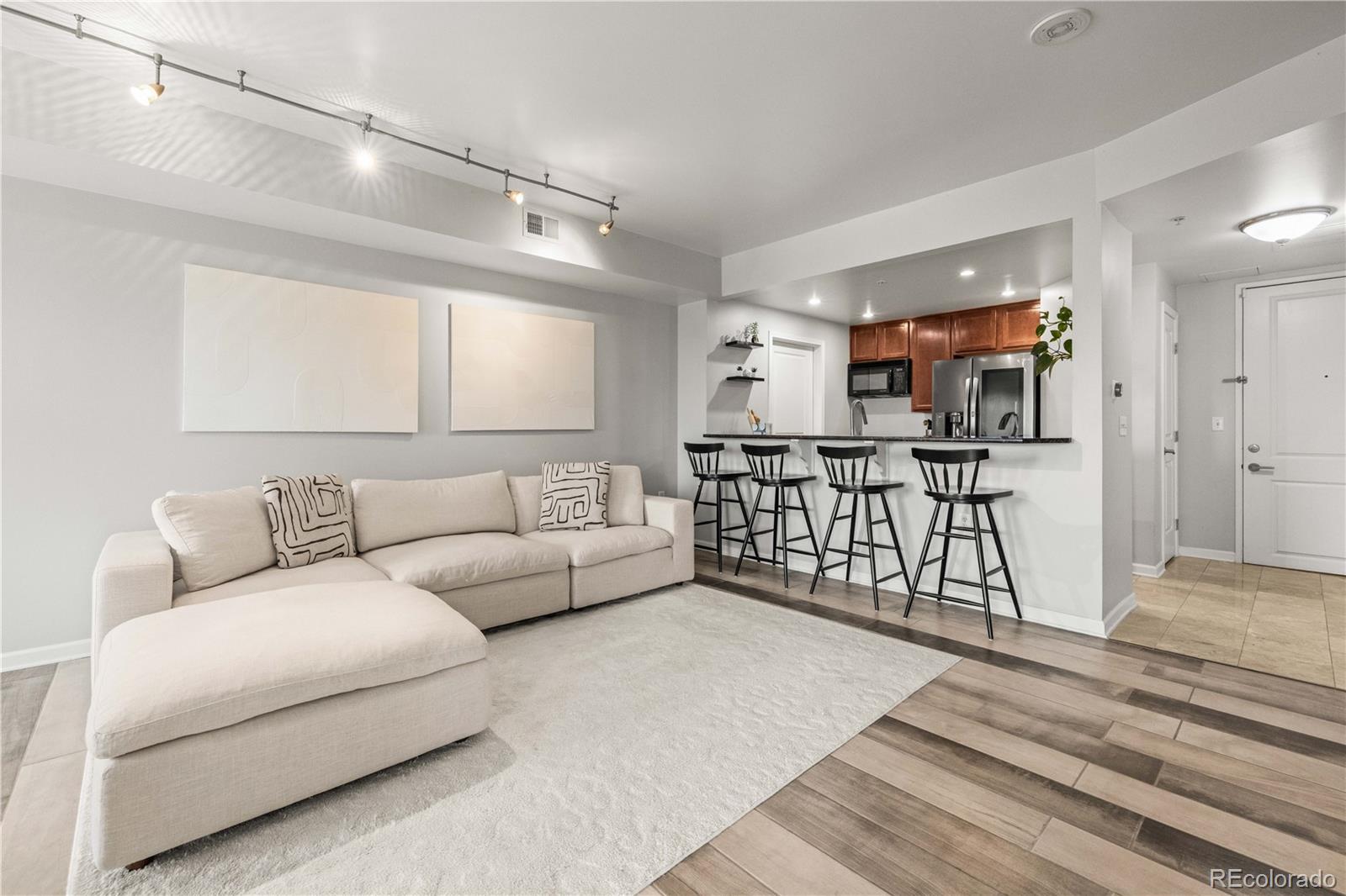 975 N Lincoln Street 11H