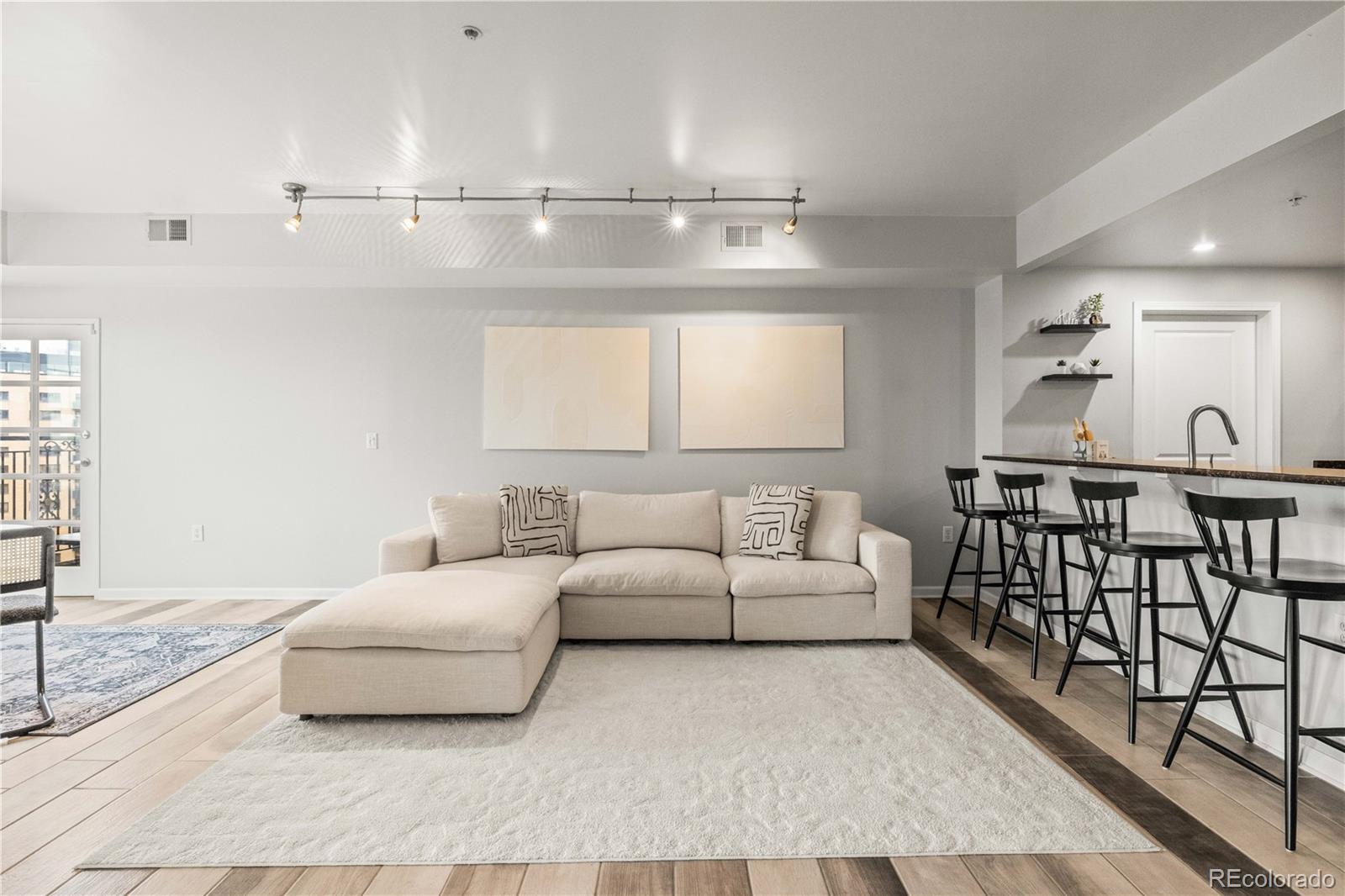 975 N Lincoln Street 11H