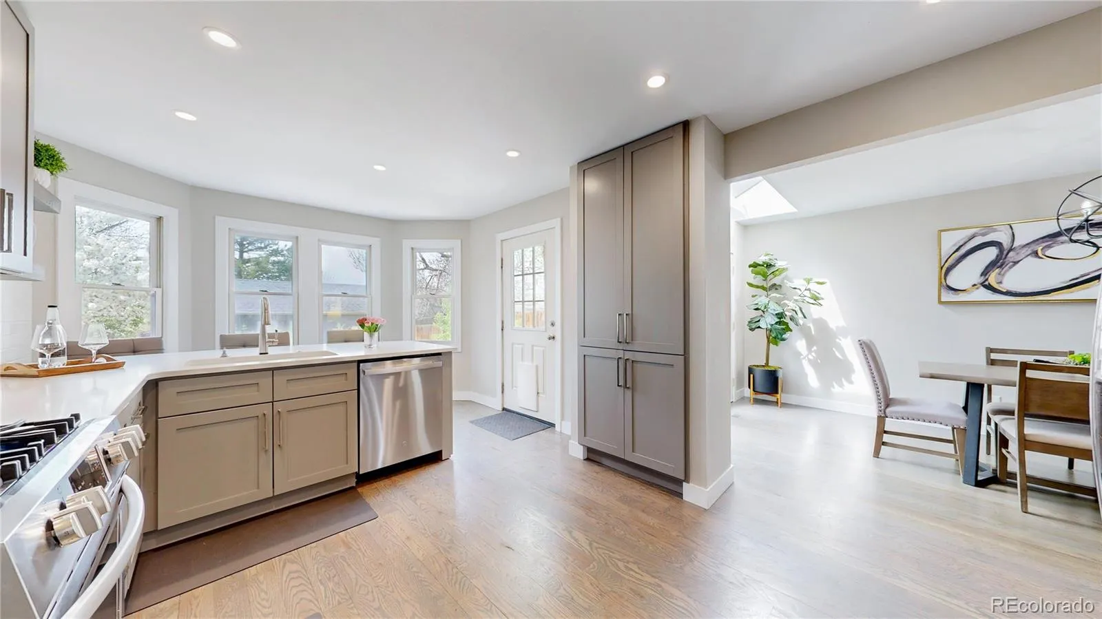 Aurora, Colorado 80014, United States, 3 Bedrooms Bedrooms, ,3 BathroomsBathrooms,Residential,Pending,115143