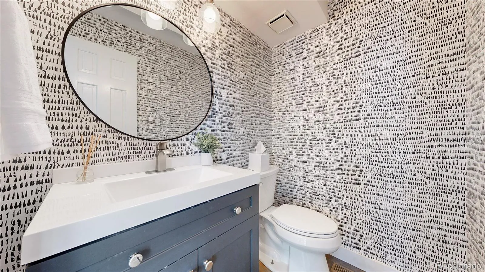 Aurora, Colorado 80014, United States, 3 Bedrooms Bedrooms, ,3 BathroomsBathrooms,Residential,Pending,115143