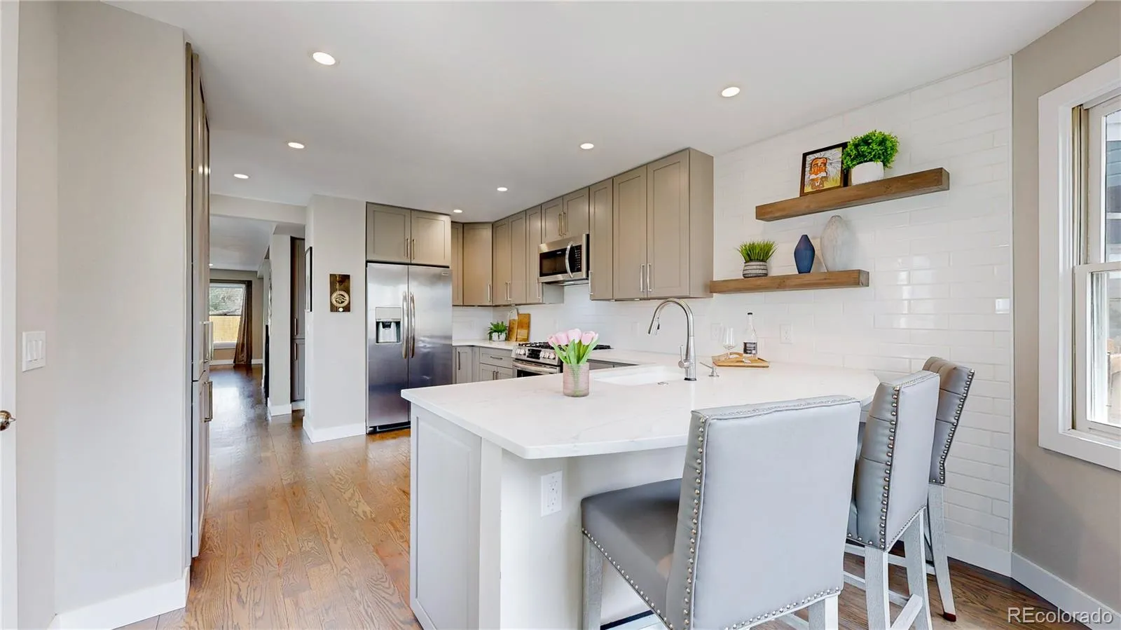 Aurora, Colorado 80014, United States, 3 Bedrooms Bedrooms, ,3 BathroomsBathrooms,Residential,Pending,115143