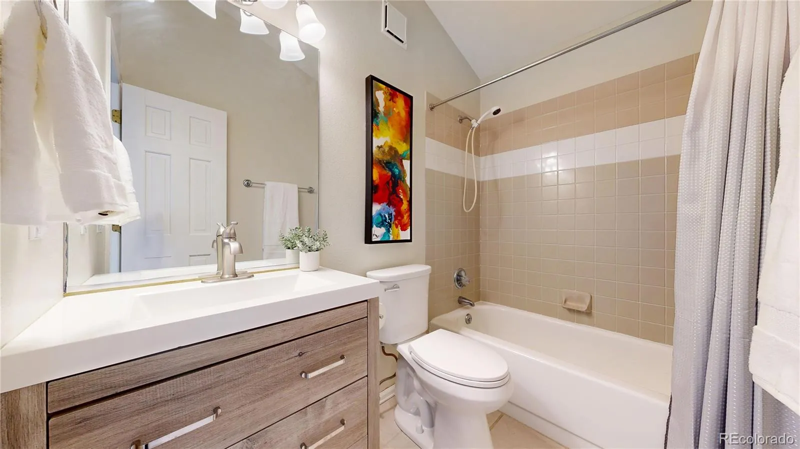 Aurora, Colorado 80014, United States, 3 Bedrooms Bedrooms, ,3 BathroomsBathrooms,Residential,Pending,115143