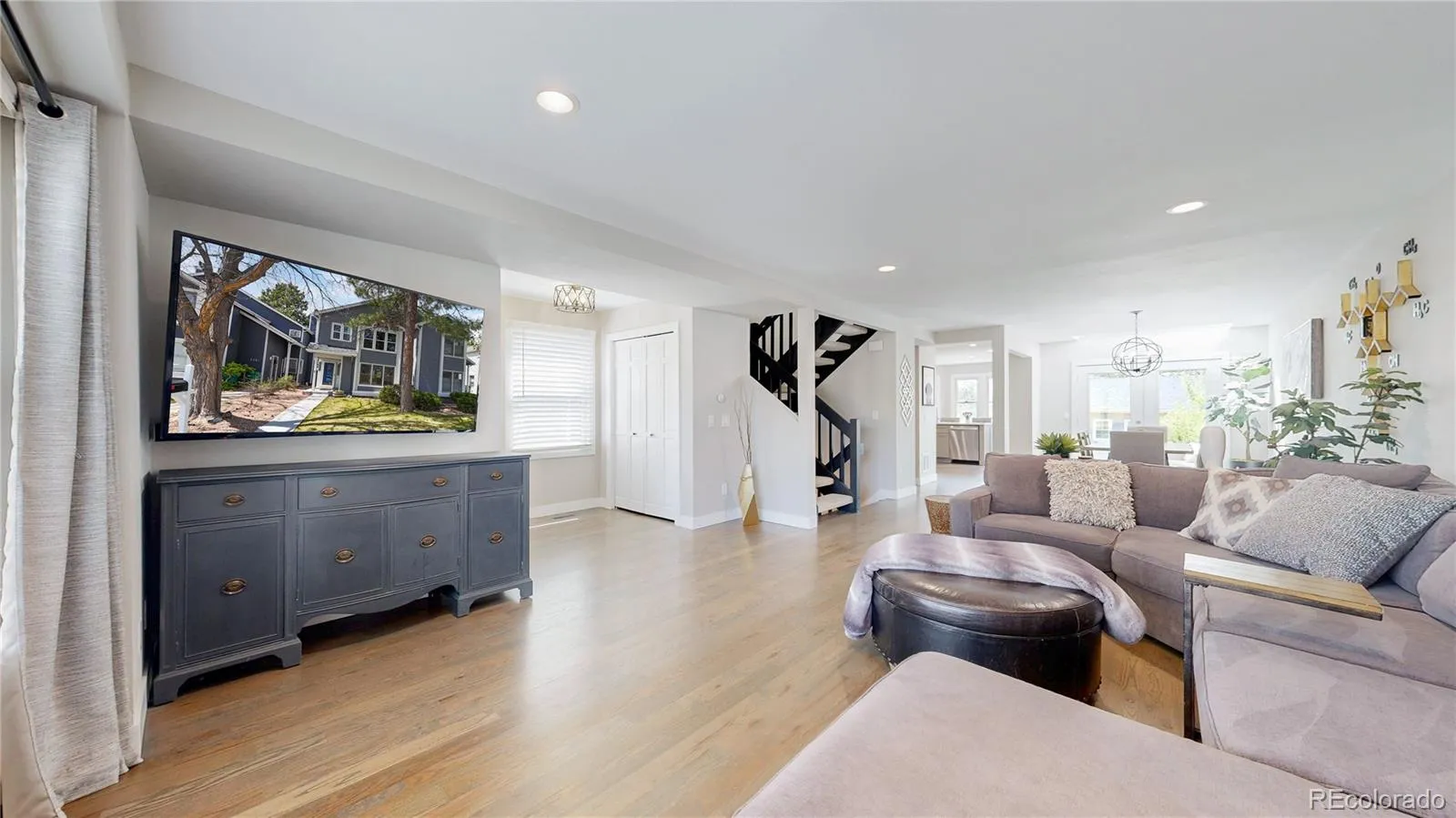 Aurora, Colorado 80014, United States, 3 Bedrooms Bedrooms, ,3 BathroomsBathrooms,Residential,Pending,115143