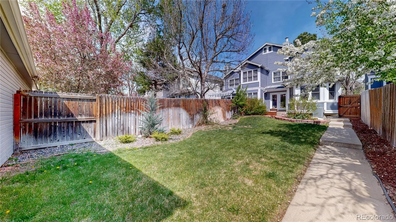 Aurora, Colorado 80014, United States, 3 Bedrooms Bedrooms, ,3 BathroomsBathrooms,Residential,Pending,115143