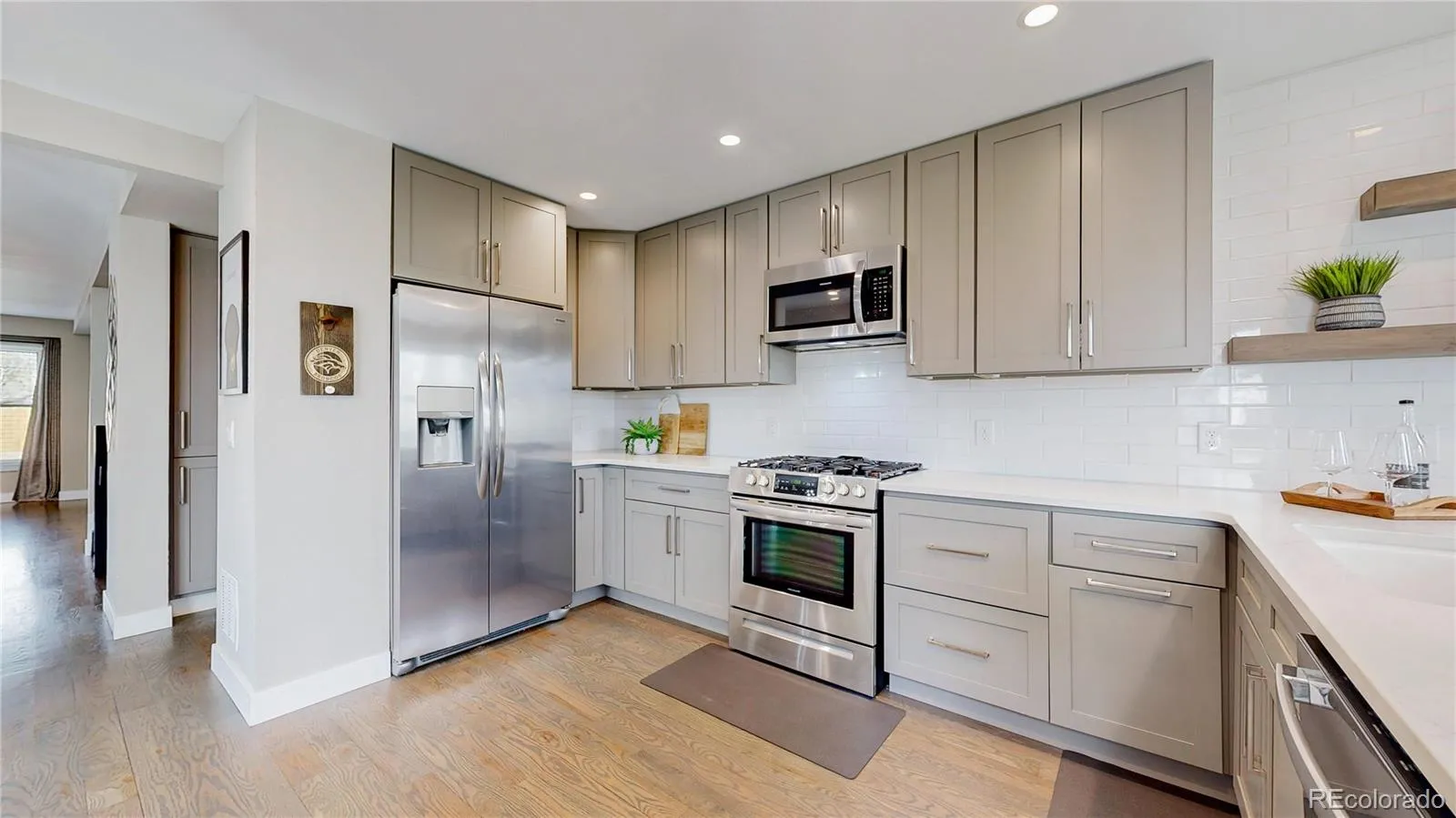 Aurora, Colorado 80014, United States, 3 Bedrooms Bedrooms, ,3 BathroomsBathrooms,Residential,Pending,115143