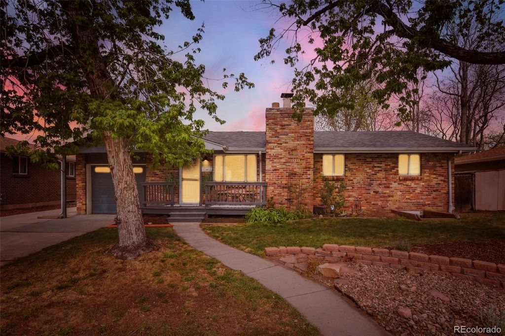 Photo of 5810 S Julian Street, Littleton, CO 80123 (MLS # 5628002)