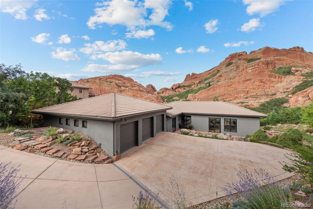 Photo of 5044 Dakota Run, Littleton, CO 80125 (MLS # 6596673)