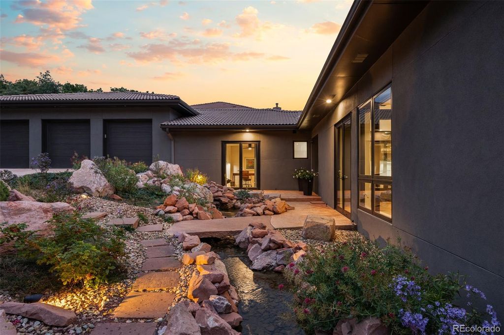 Photo of 5044 Dakota Run, Littleton, CO 80125 (MLS # 6596673)