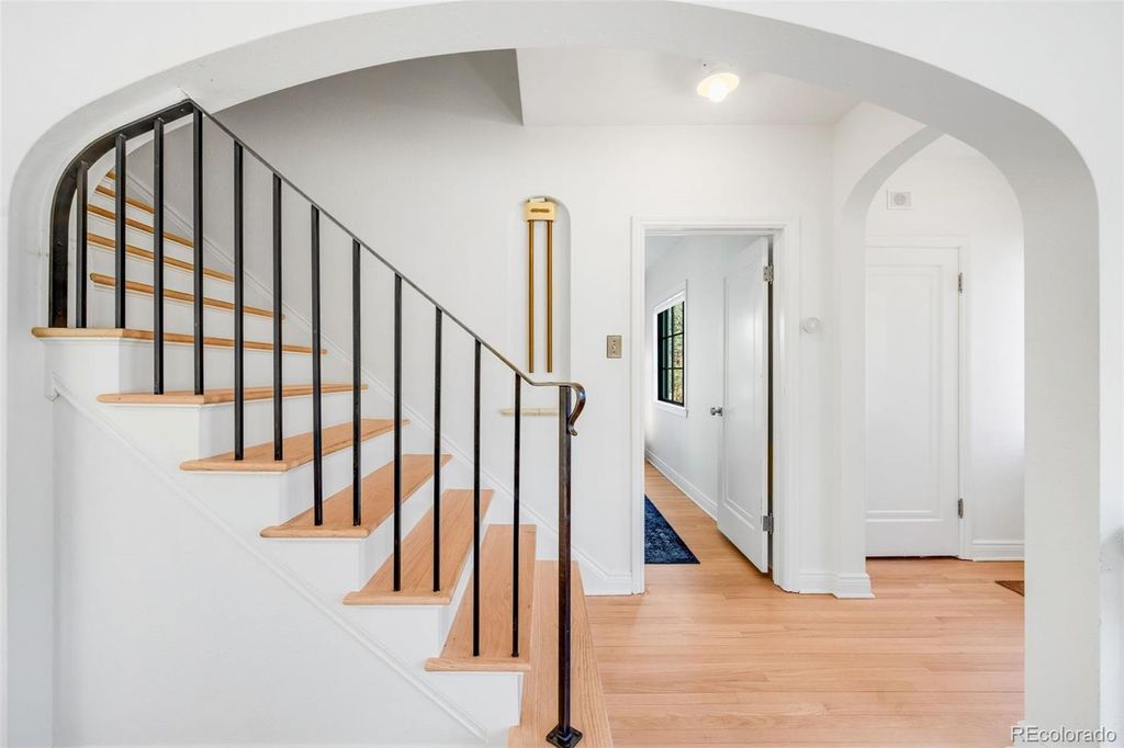 Photo of 939 S Ellipse Way, Denver, CO 80209 (MLS # 5223951)