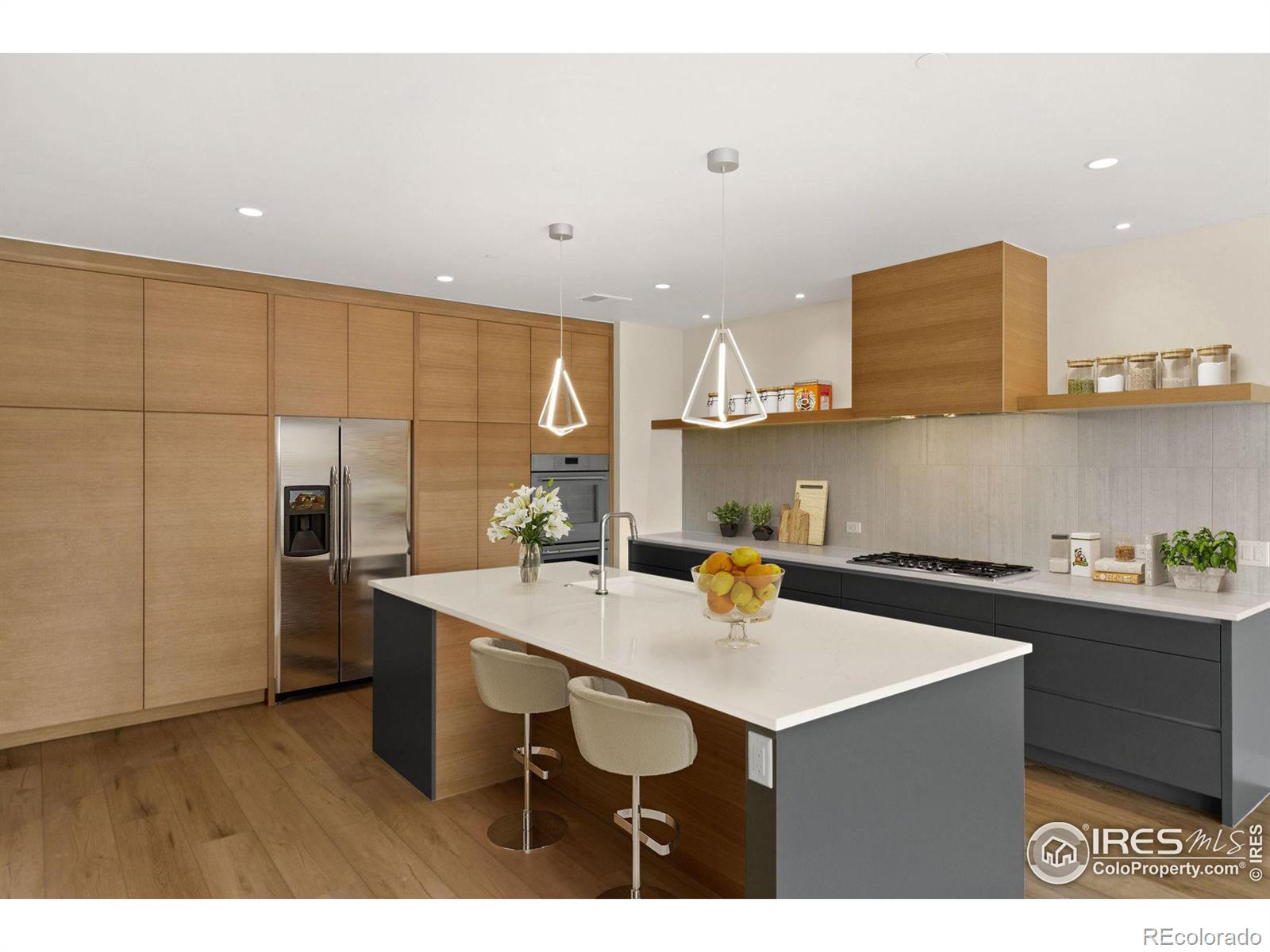 205 E 6th Street 200