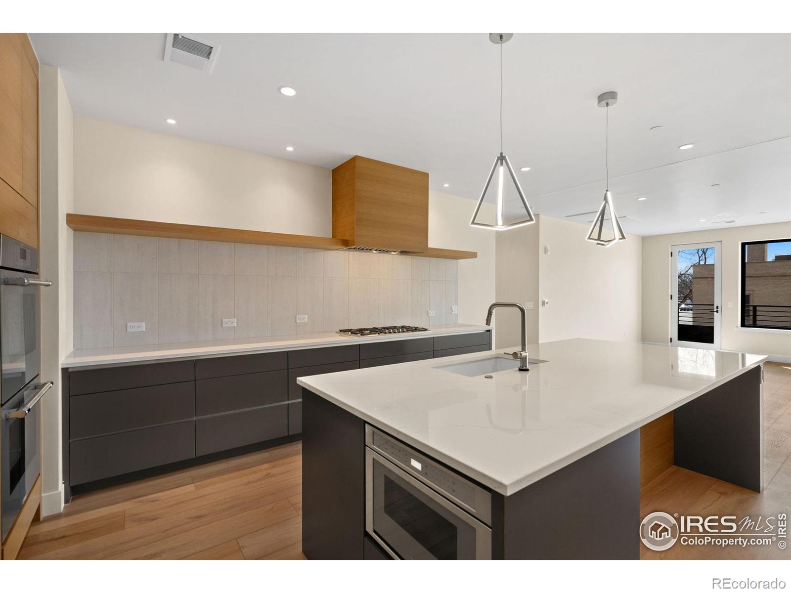 205 E 6th Street 200