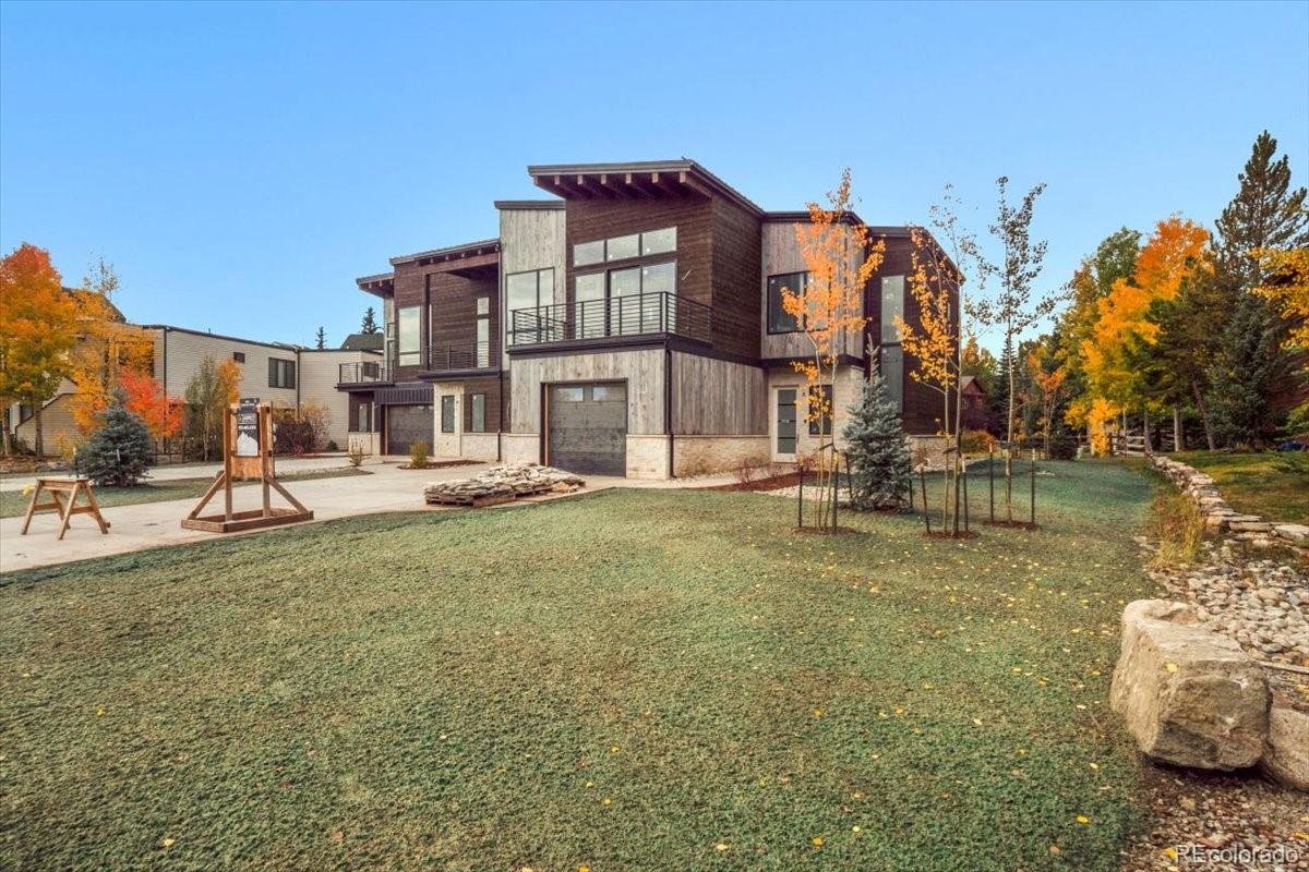 909 Lakepoint Circle C