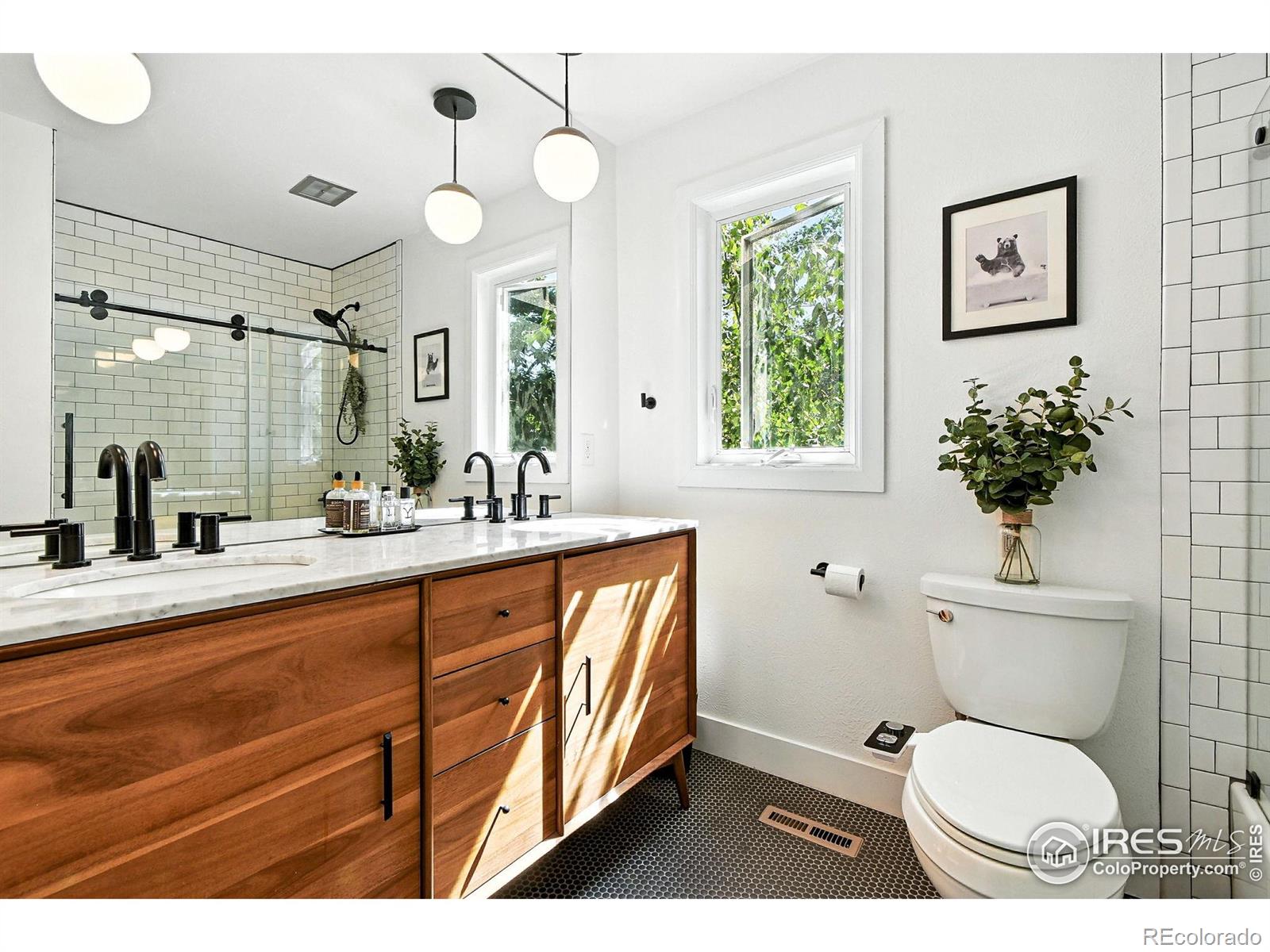 3850 Broadway Street 24