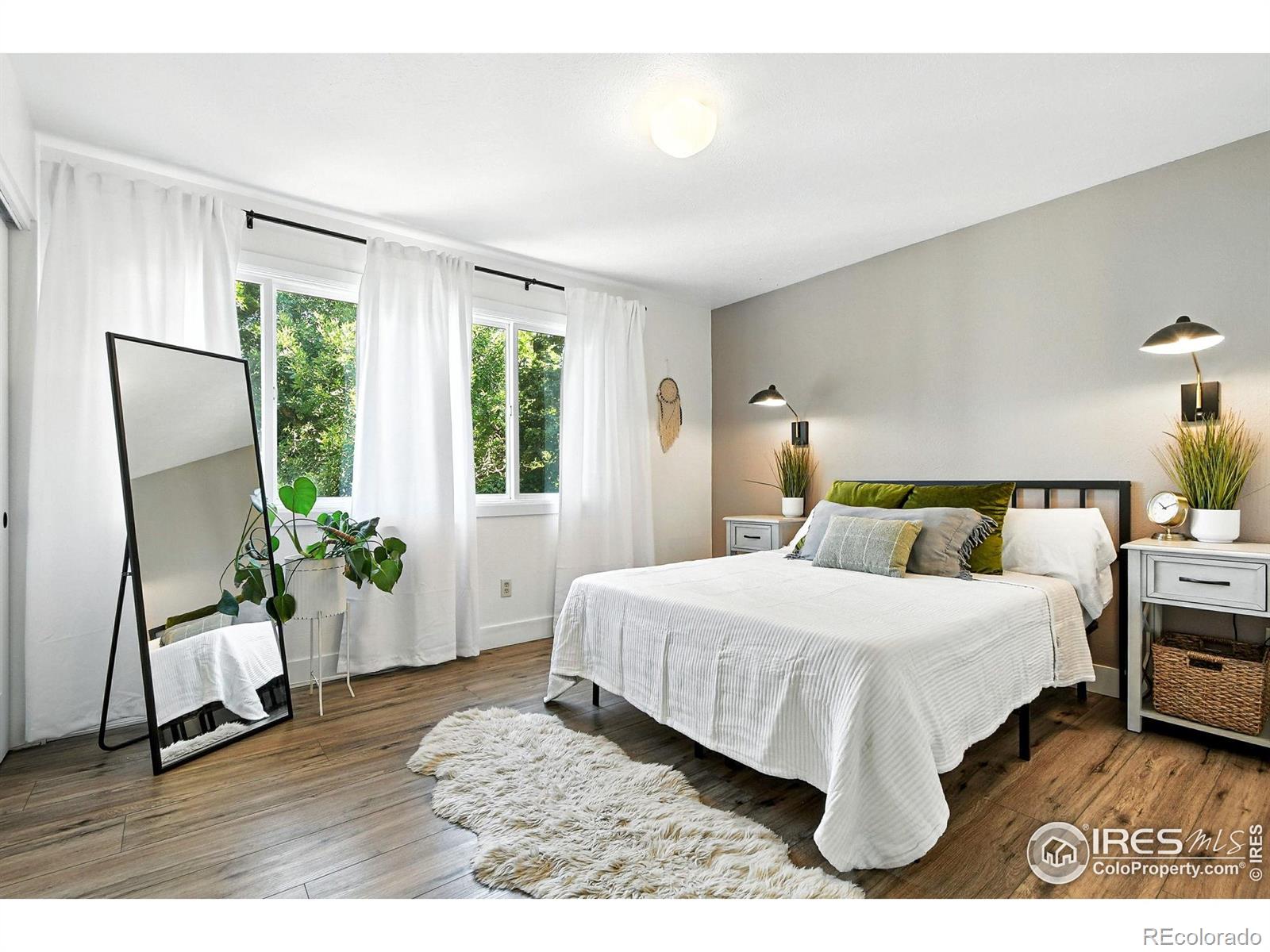 3850 Broadway Street 24