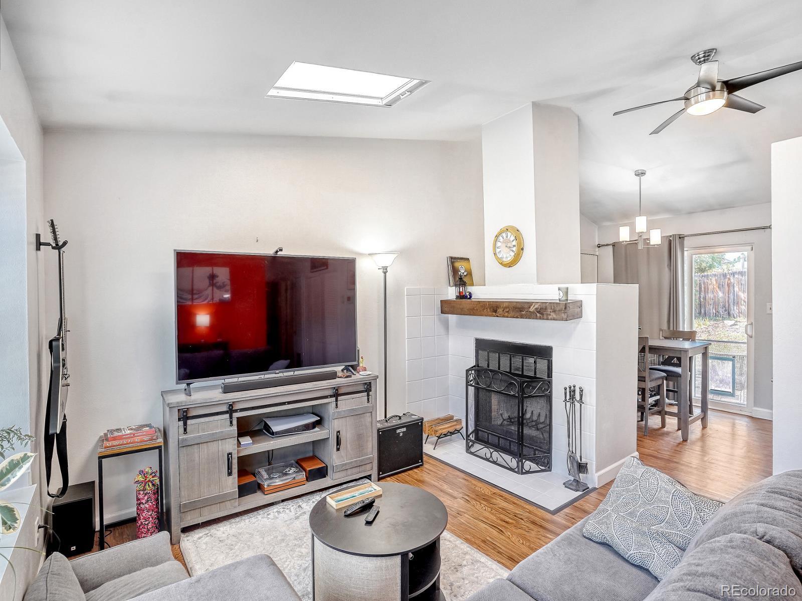 1463 W 135th Place