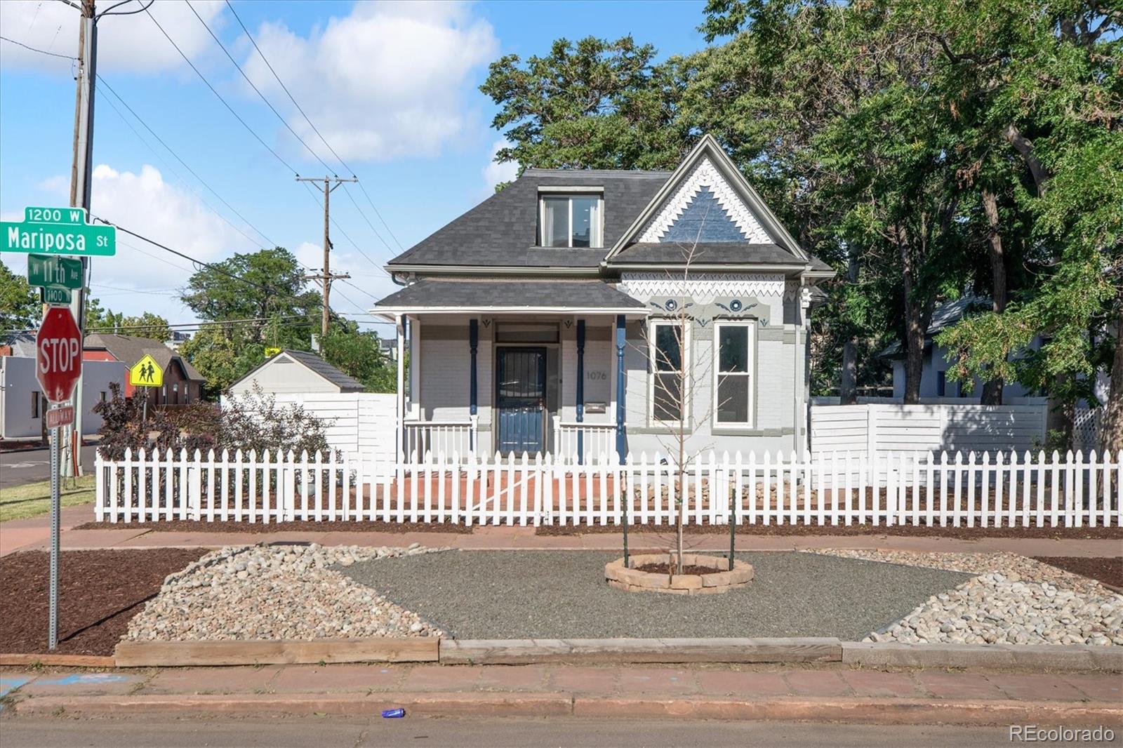 1076 Mariposa Street
