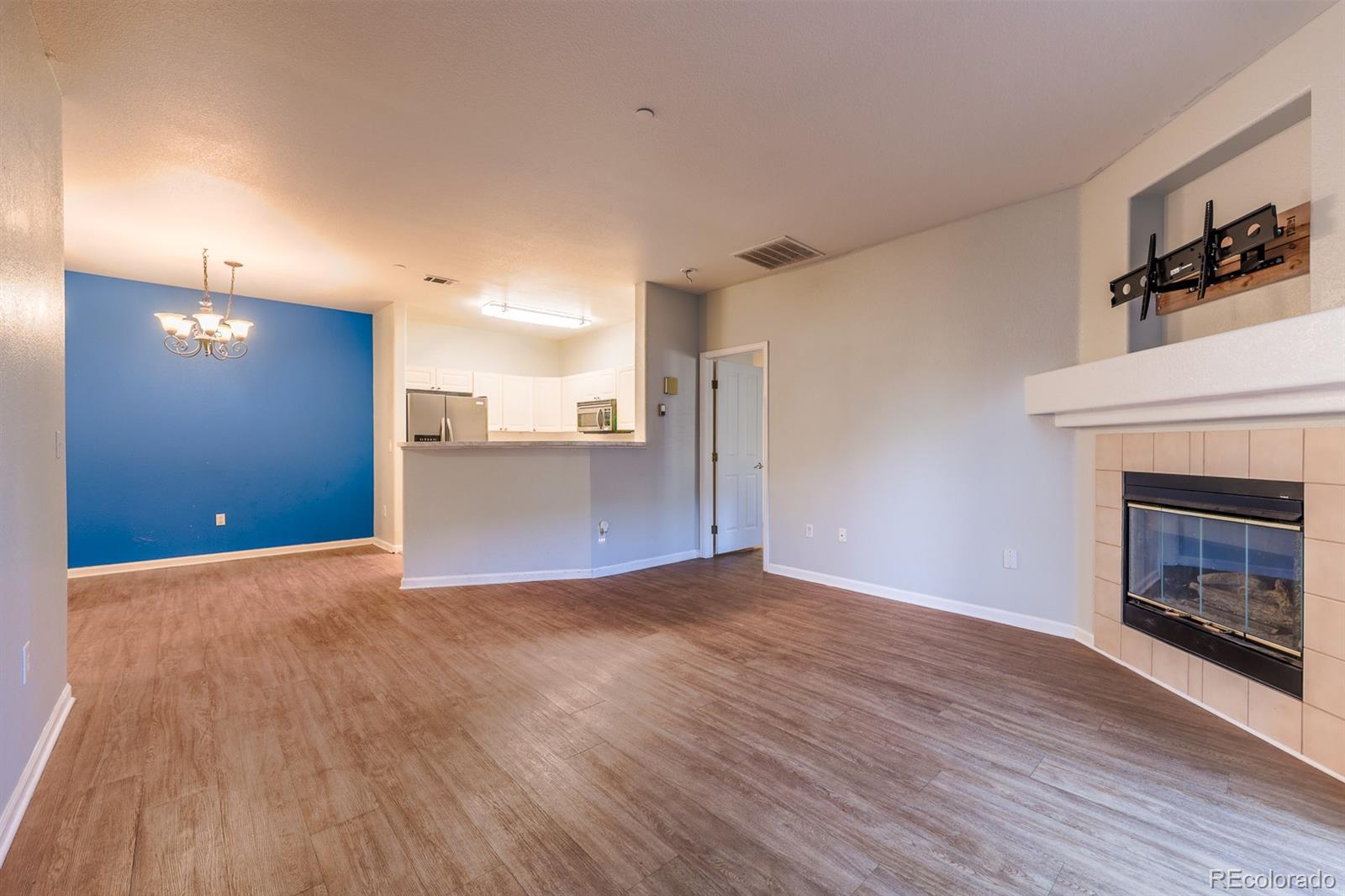 7355 S Alkire Street 105