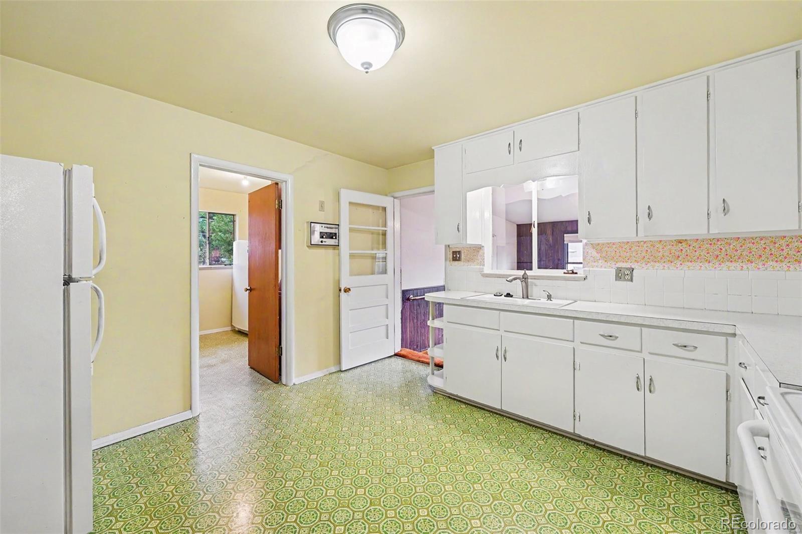 6420 W 60th Place