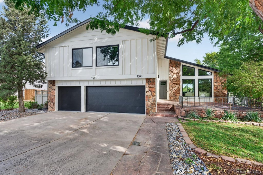Photo of 7391 S Costilla Street, Littleton, CO 80120 (MLS # 6803355)