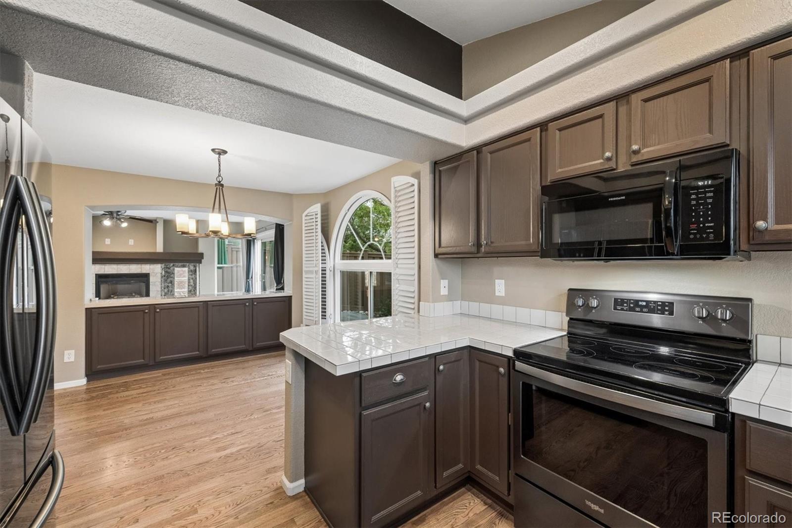 1131 Laurenwood Way