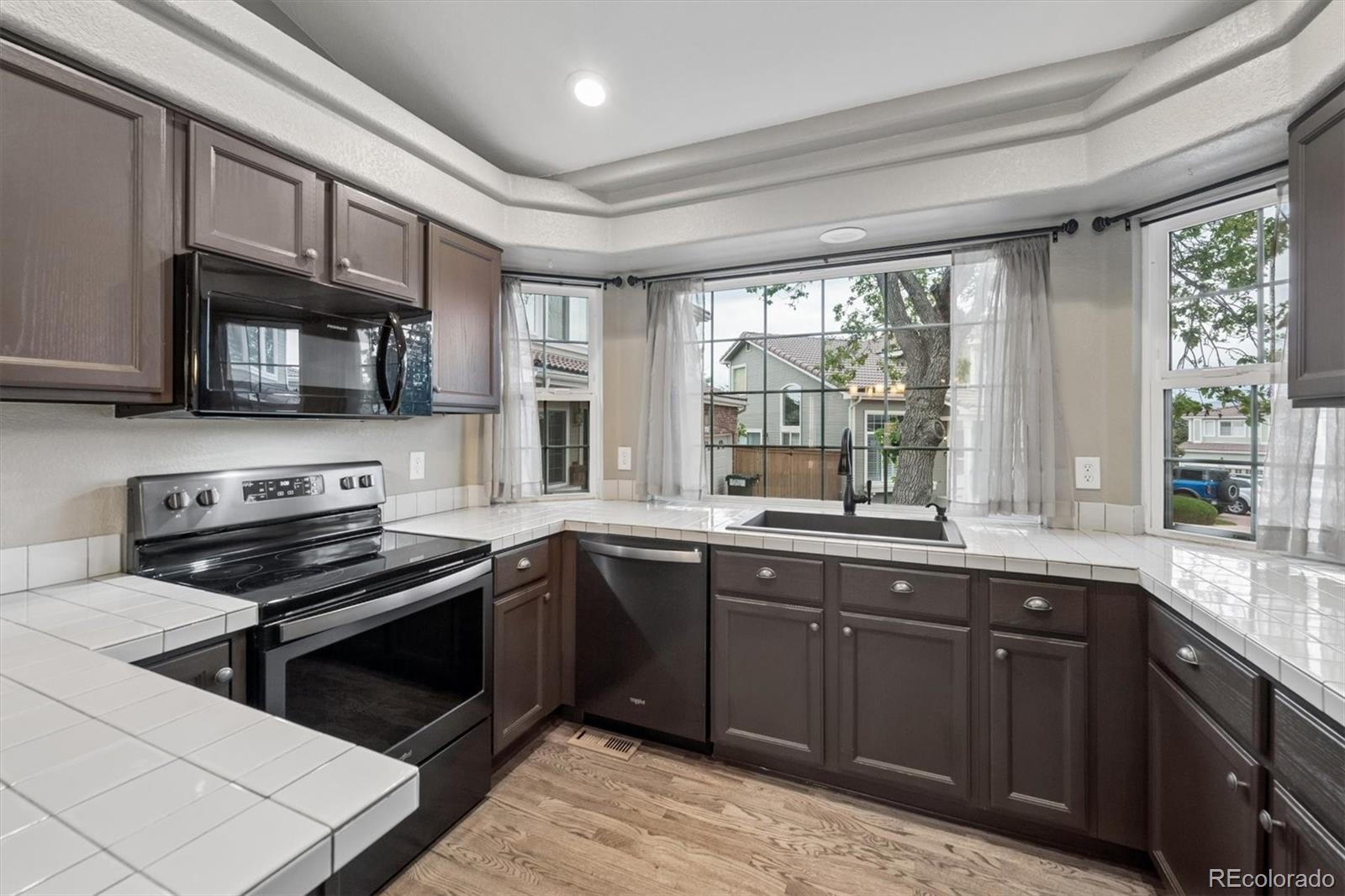1131 Laurenwood Way