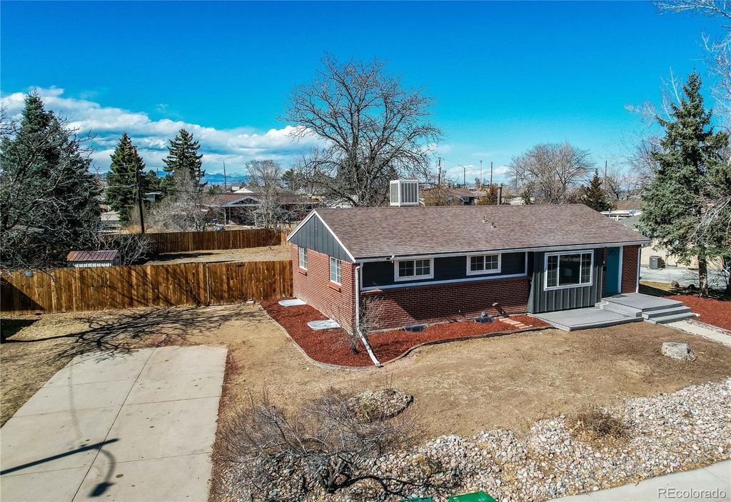 Photo of 6733 S Ash Way, Centennial, CO 80122 (MLS # 2497499)
