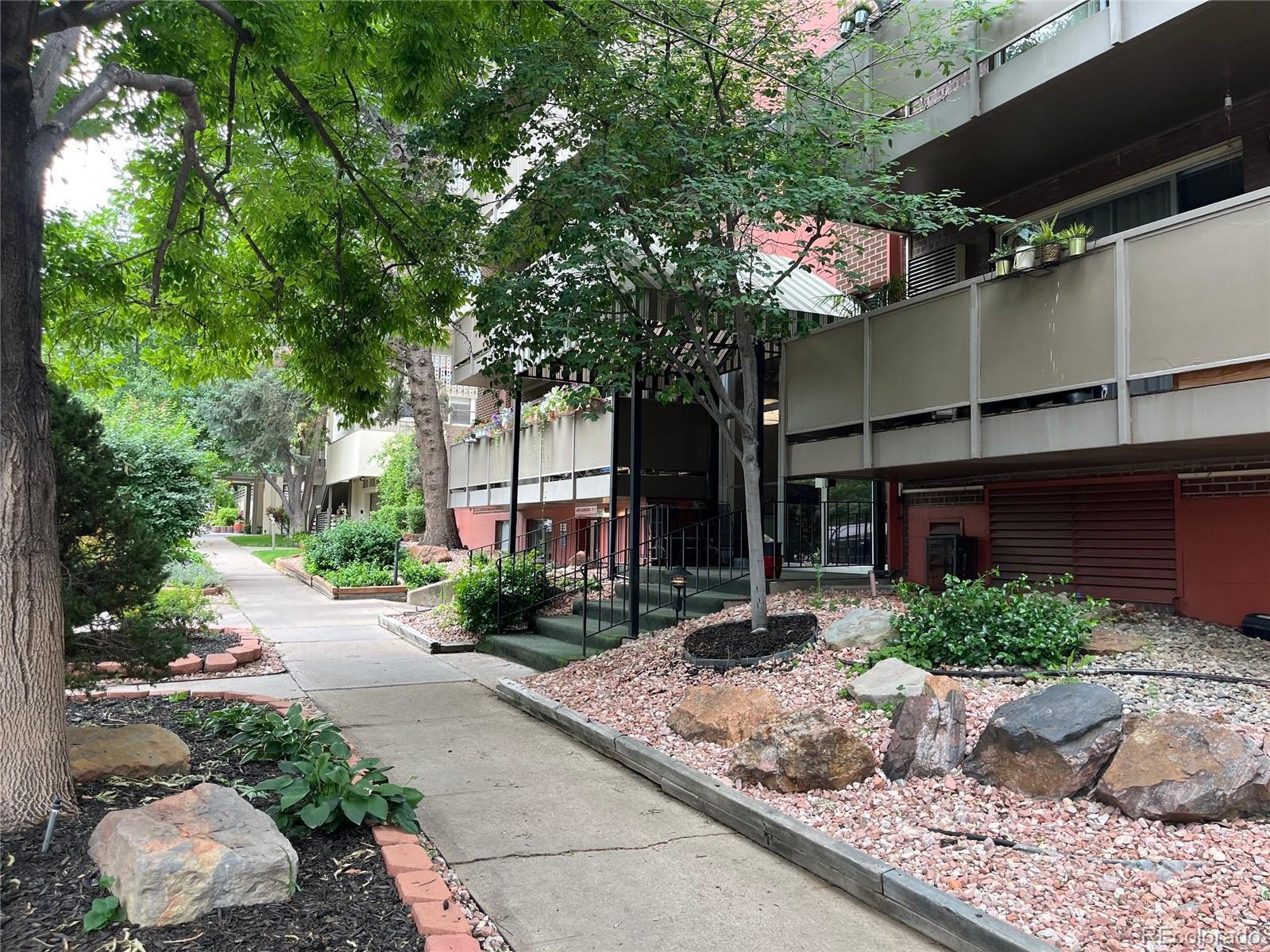 1245 N Race Street 306
