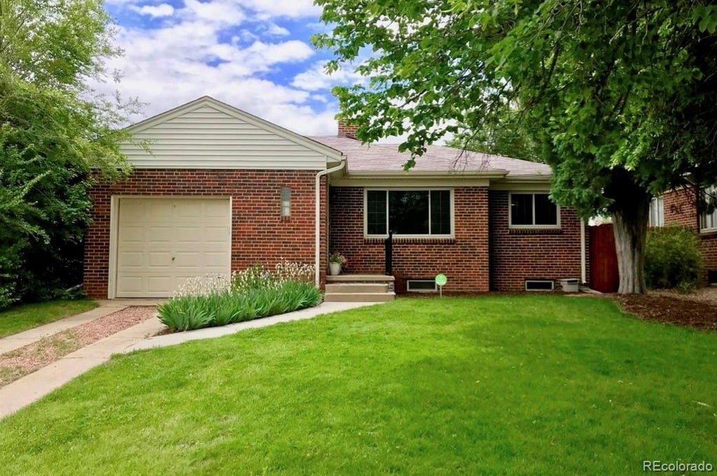 Photo of 2670 Ivanhoe Street, Denver, CO 80207 (MLS # 2143116)