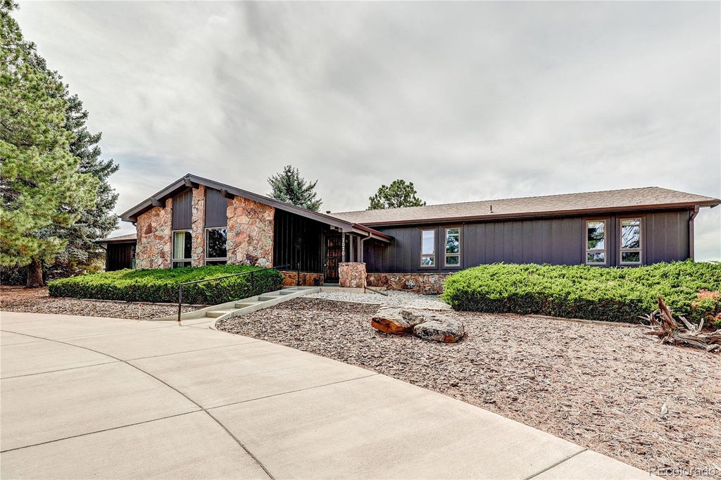Photo of 7070 W Pineview Drive, Littleton, CO 80125 (MLS # 7750980)