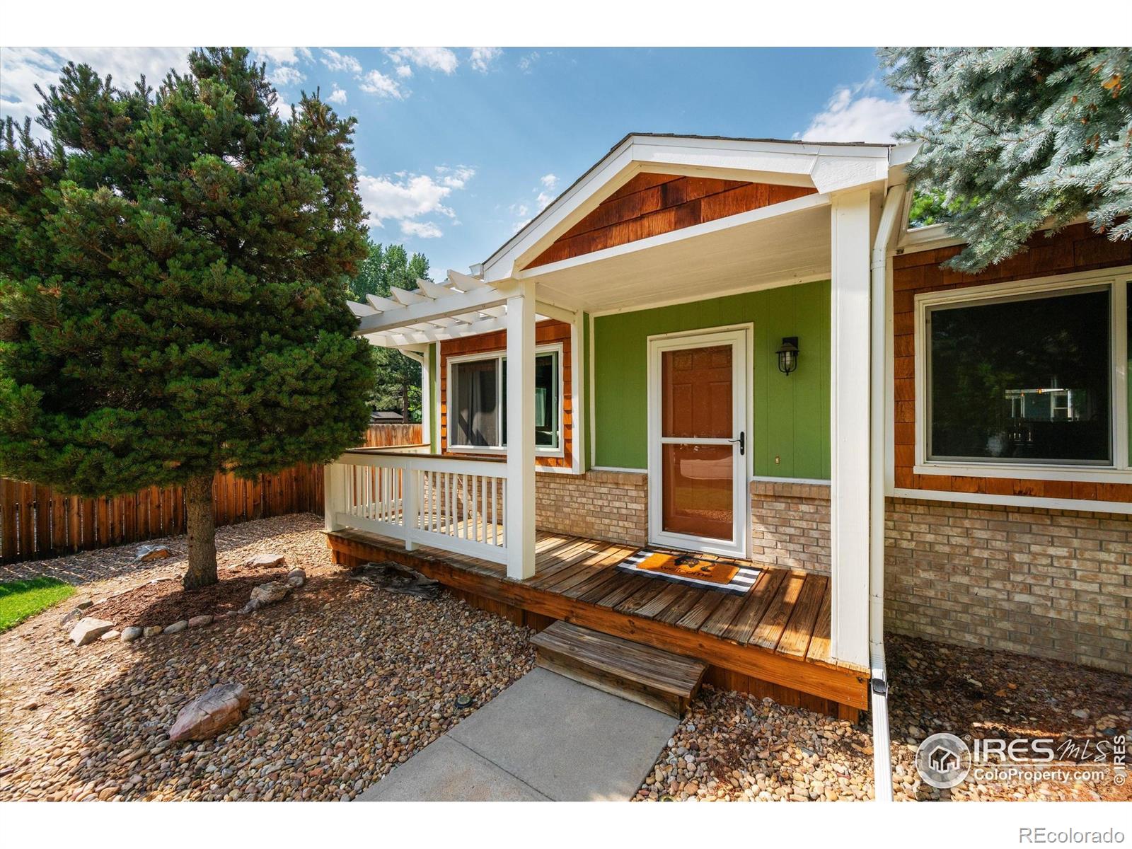736 Woodland Way
