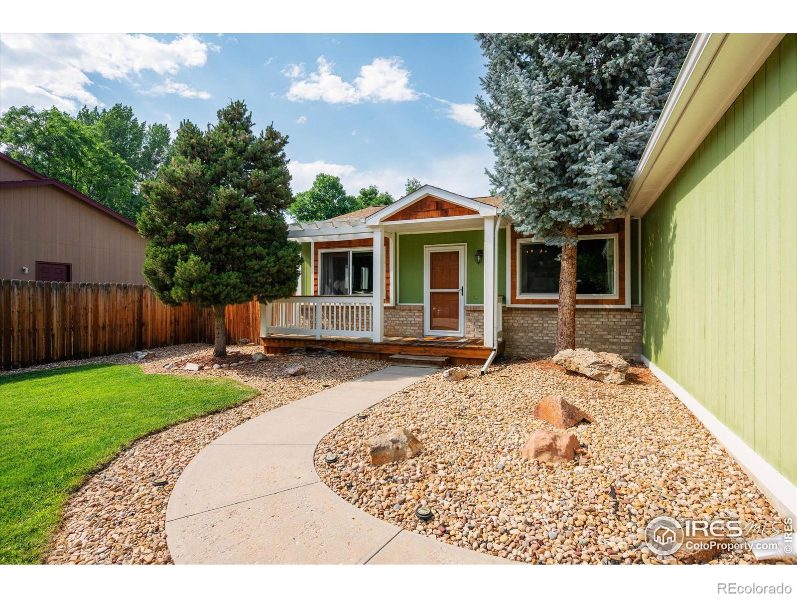 736 Woodland Way