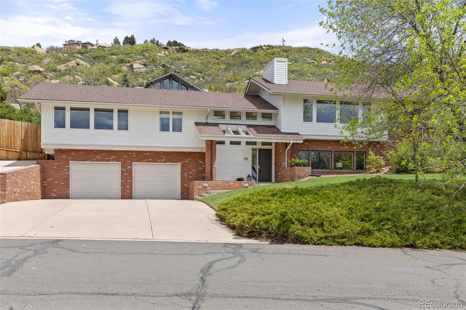 33 Oakridge Drive