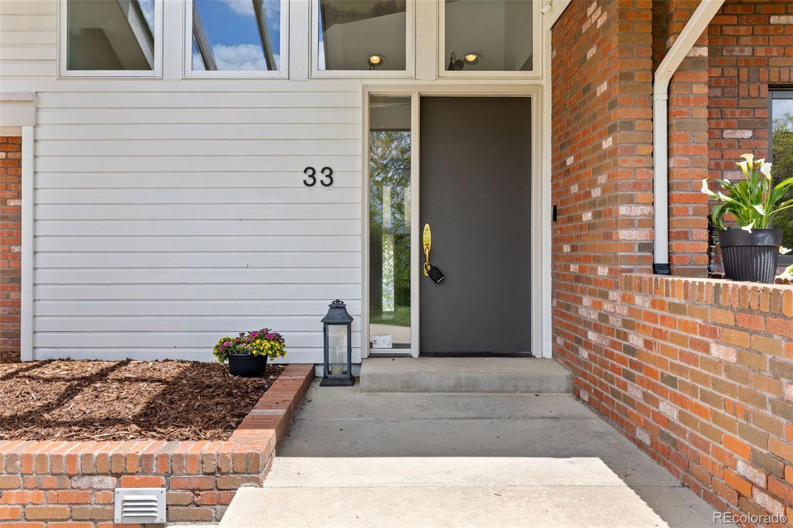 33 Oakridge Drive
