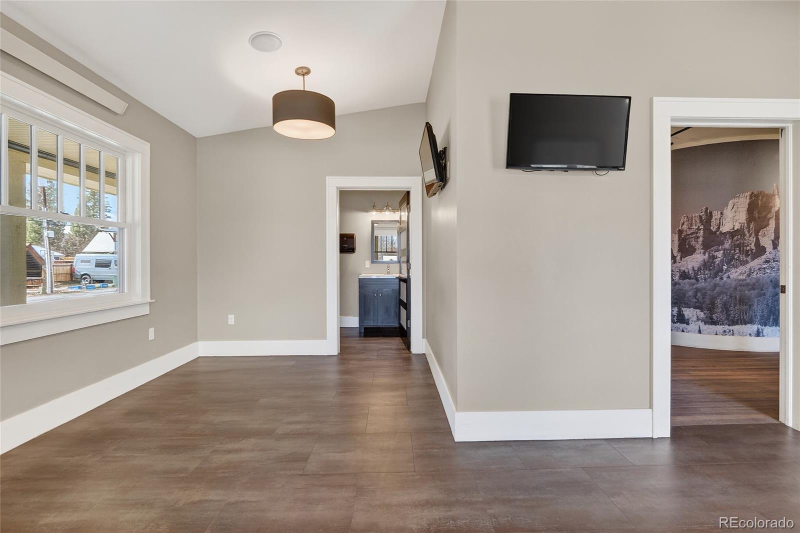 104 W Ruby Avenue