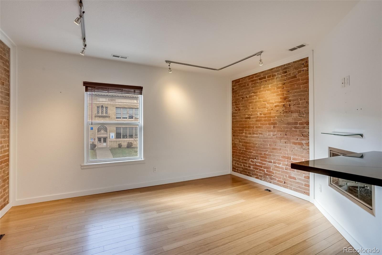 2306 Glenarm 206
