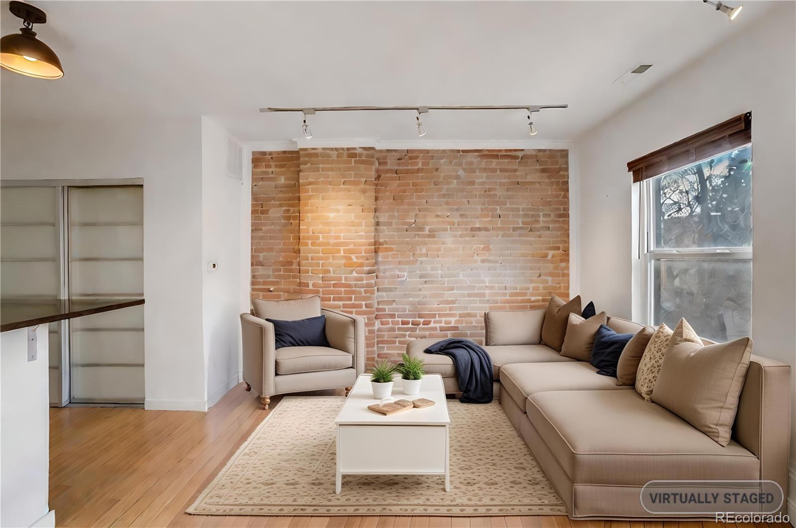 2306 Glenarm 206
