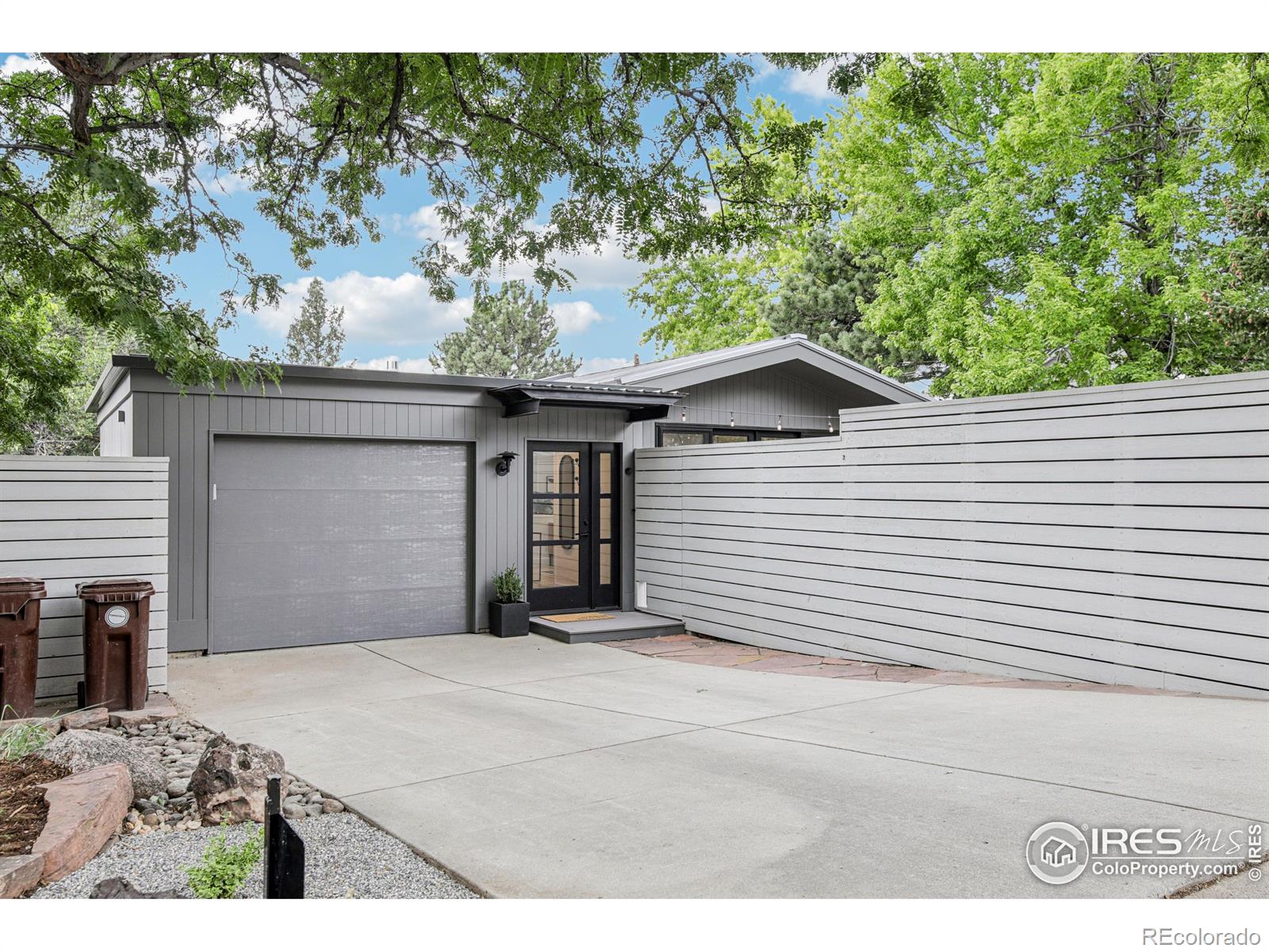 1430 Moss Rock Place