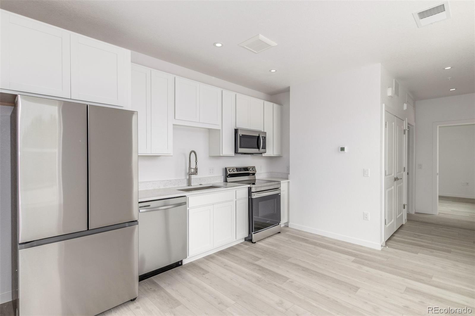 1634 N Sheridan Boulevard 307
