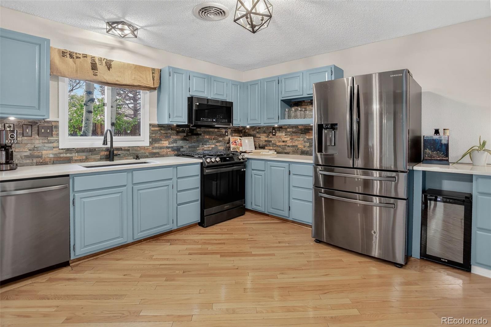 417 W Columbine Avenue