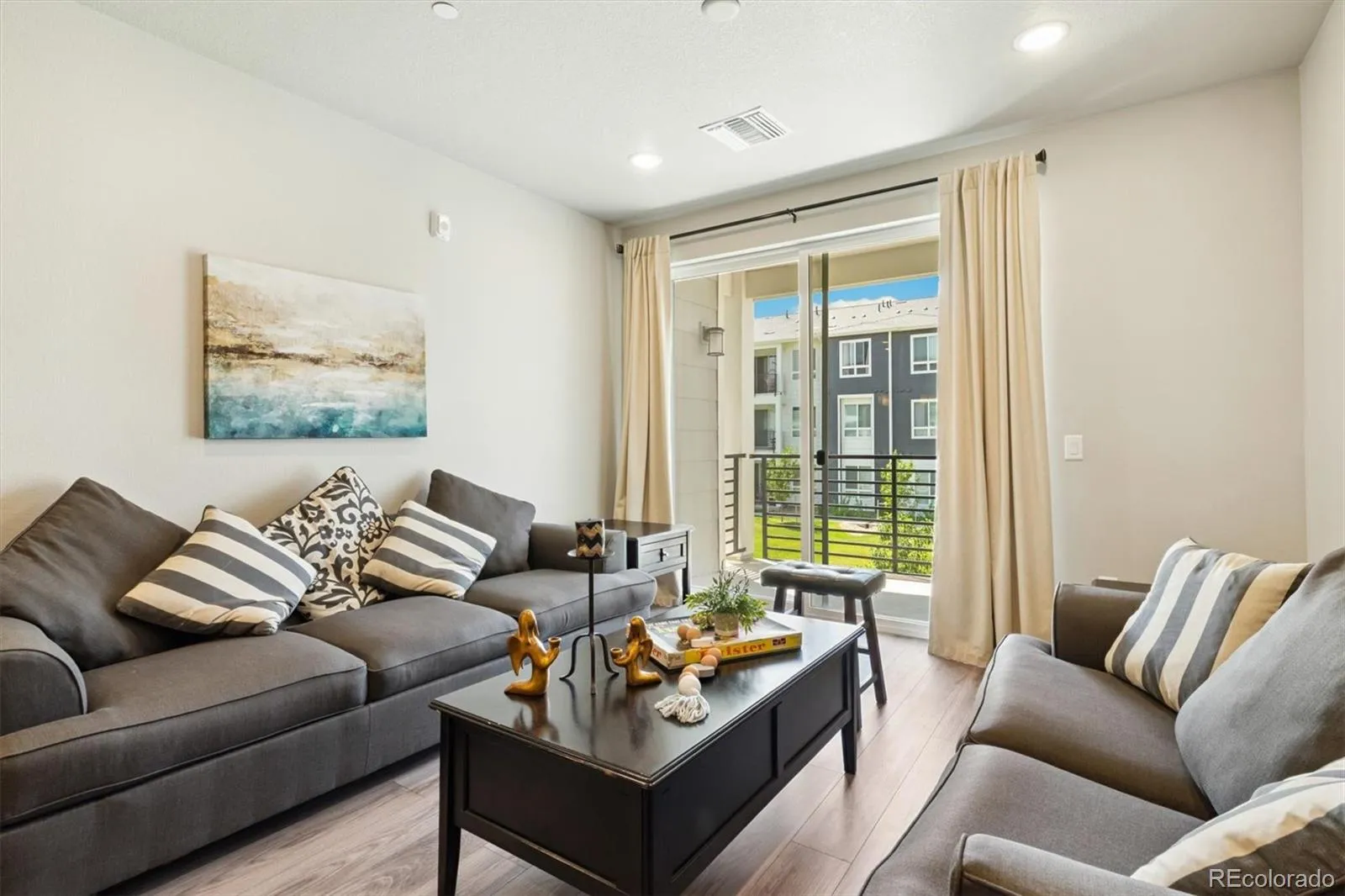 Denver, Colorado 80249, United States, 2 Bedrooms Bedrooms, ,2 BathroomsBathrooms,Residential,Active,178957