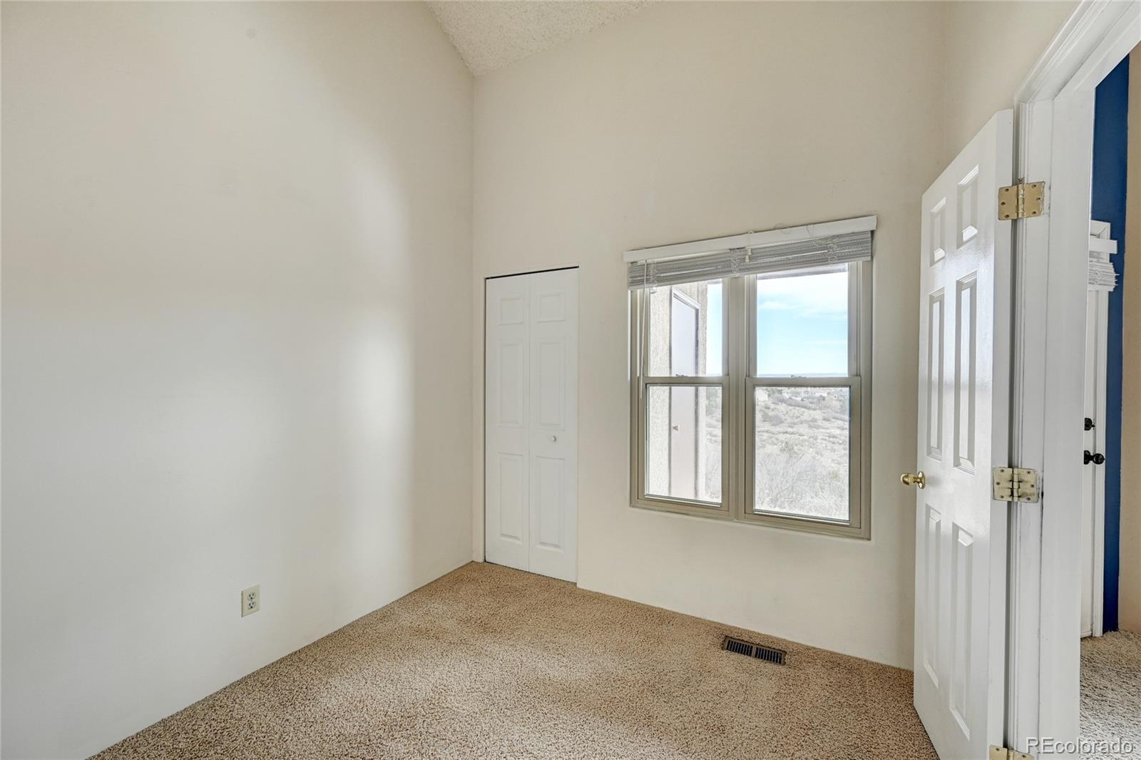 Photo 19 of 26 of 560 Autumn Crest Circle E condo